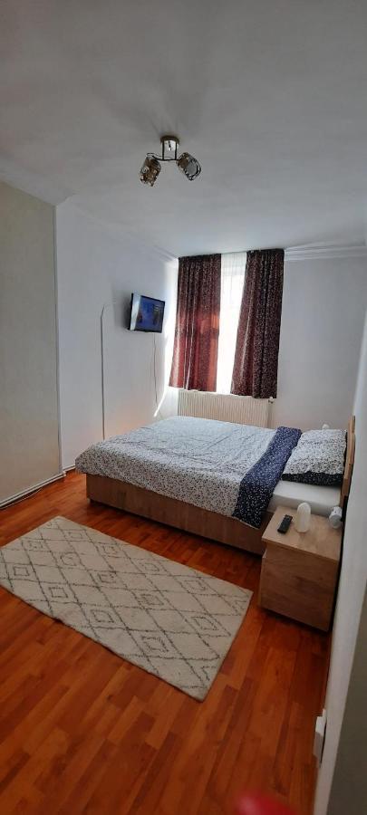 Apartament La Denis Birlad Bagian luar foto