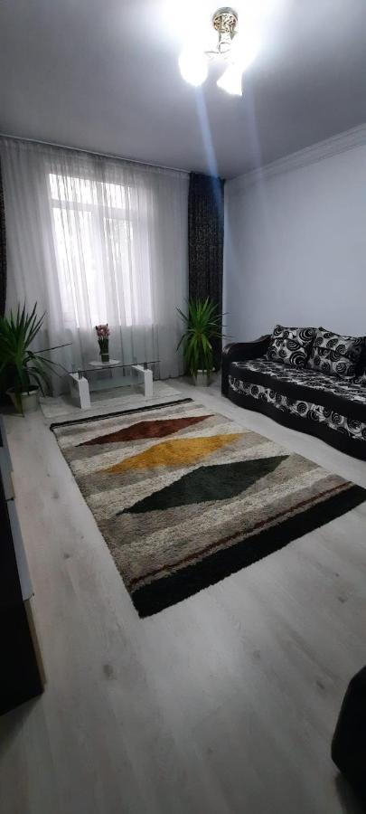 Apartament La Denis Birlad Bagian luar foto